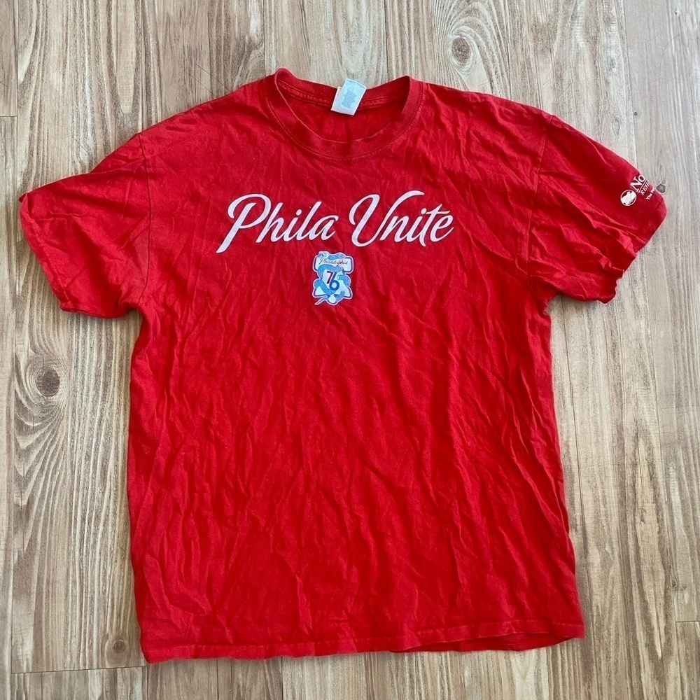 Philadelphia 76ers Stadium T-Shirt NBA - Picture 3 of 5